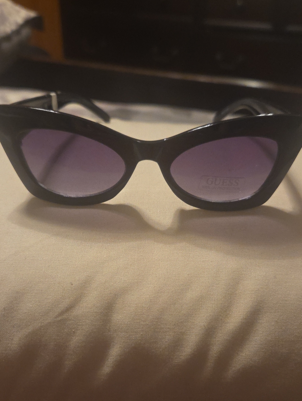 GUESS Black Cat-Eye Sunglasses with Purple Gradient Lenses Never Worn (36)